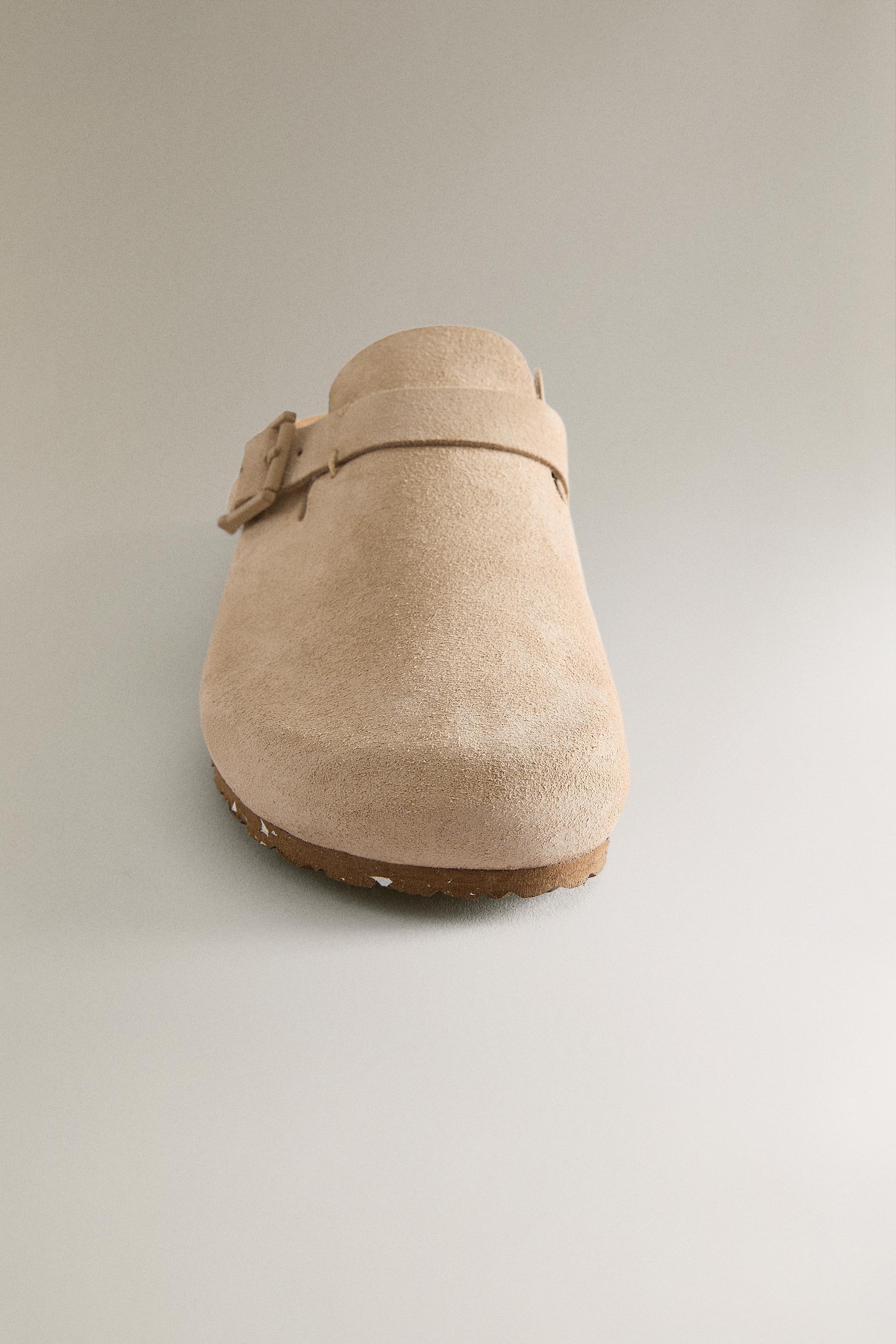 LEATHER CLOGS WITH BUCKLE DETAIL AND TOPSTITCHING